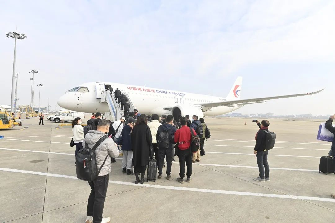 新闻速讯—东航第三架C919客机顺利完成首次商业航班任务(图2)